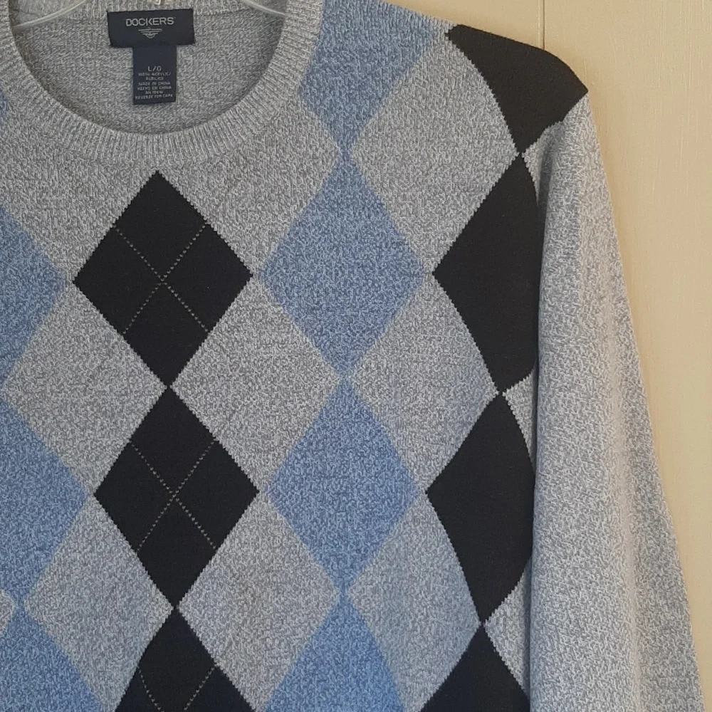 Dockers Men's Size L Light Gray and Blue Argyle Crewneck Sweater